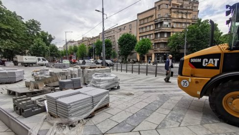 PLATO GOTOV ZA VIKEND? Posle probijanja svih rokova i dvogodišnje gradnje, skver kod Palmotićeve ulice konačno će biti završen