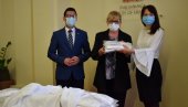MEDICINARE „OBUKLA“ GRADSKA UPRAVA: Nove uniforme za zaposlene u Domu zdravlja u Kikindi MEDICINARE „OBUKLA“ GRADSKA UPRAVA: Nove uniforme za zaposlene u Domu zdravlja u Kikindi