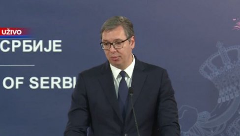 VUČIĆ POZVAO SVE DA SE VAKCINIŠU U SRBIJI: Imate švedski sto - prvo smo dobili Fajzer, pa kinesku vakcinu, ali i dalje imamo sve četiri