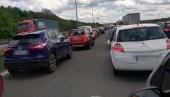 OGROMNA GUŽVA KOD BEGALJIČKOG BRDA: Automobili mile, kolona vozila u obe trake (FOTO)