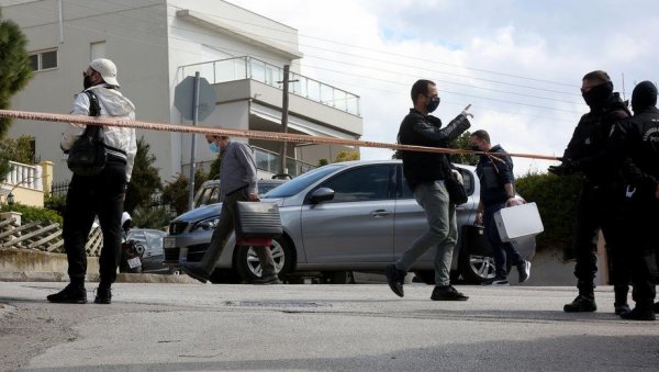 БРУТАЛНО УБИСТВО ШОКИРАЛО ГРЧКУ: Беба покушавала да дозове мртву мајку, полиција сумња да иза свега стоје Албанци