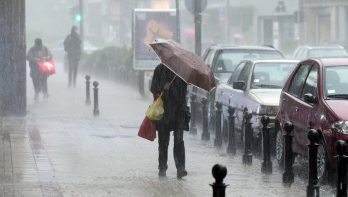 NOVO UPOZORENJE RHMZ: Upaljen žuti meteo alarm, u ovom delu Srbije se očekuju pljuskovi sa grmljavinom (FOTO)