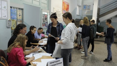 И ТИНЕЈЏЕРИ ДА СЕ ВАКЦИНИШУ ПРОТИВ КОРОНЕ: Стручњаци сагласни да би и деца старости од 16 до 18 година требало да приме заштиту