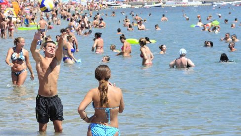 PAPRENE CENE VEĆ SU DOČEKALE SRPSKE TURISTE U LETOVALIŠTIMA REGIONA, POSKUPLJENJA TEK SLEDE: Minimum 1.000 evra za odmor na plaži