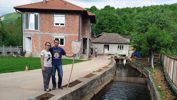 УЗ РИБЊАК РАДИ И ВОДЕНИЦА: Како су Томићи из Забреге, којима Црница тече кроз двориште, искористили реку