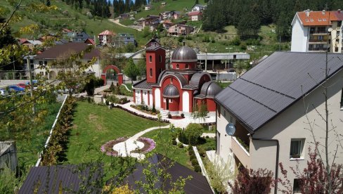 DOBROČINITELJ POMAŽE I NE GOVORI O TOME: Rožajac na radu u Nemačkoj donirao novac za radove u crkvi Ružici DOBROČINITELJ POMAŽE I NE GOVORI O TOME: Rožajac na radu u Nemačkoj donirao novac za radove u crkvi Ružici