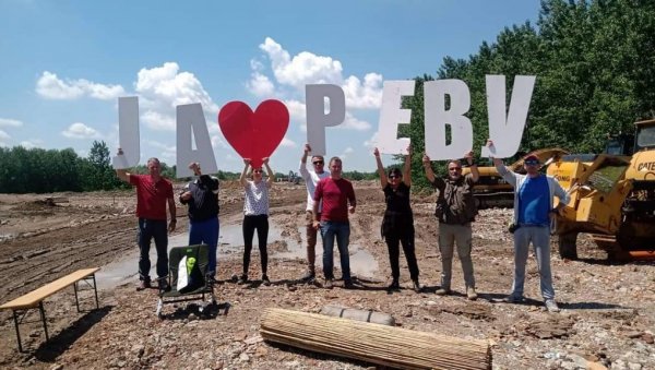 БРАНЕ РЕВУ, НЕЋЕ ДЕПОНИЈУ: Протест грађана у Крњачи трајао цео викенд