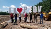 ČUVAJU ZELENU OAZU: Građani se okupili u Bari Reva, protest zbog izgradnje postrojenja za preradu otpada (FOTO)