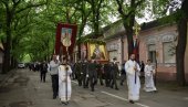 СВЕЧАНА ЛИТИЈА ПРОШЛА И КРОЗ НАЈЛЕПШУ УЛИЦУ: Кикинђани јуче свечано прославили градску славу,  летњег Светог Николу