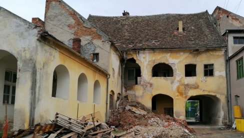 ZAVIRITE U KARAĐORĐEVO POSLEDNJE KONAČIŠTE: Kuća zvana Kod dva pištolja u centru Vršca će konačno biti obnovljena ZAVIRITE U KARAĐORĐEVO POSLEDNJE KONAČIŠTE: Kuća zvana Kod dva pištolja u centru Vršca će konačno biti obnovljena