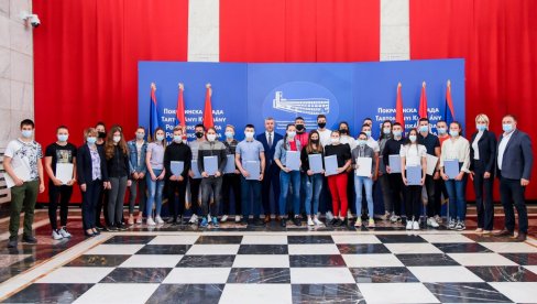 VOJVODINA DODELILA STIPENDIJE: Pomoć najpersketivnijim mladim sportistima VOJVODINA DODELILA STIPENDIJE: Pomoć najpersketivnijim mladim sportistima