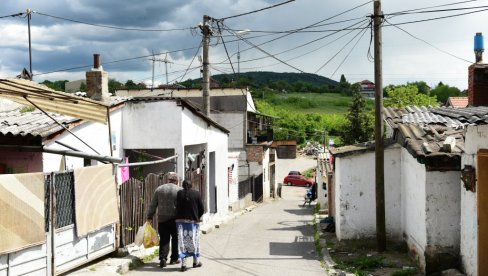 NIKOGA NEĆE NA SILU RASELITI: Ministar Momirović i Zaštitnik građana Pašalić s nezadovoljnim meštanima voždovačkog sela Rakovica