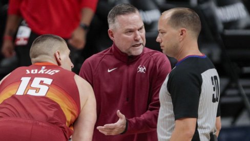 NBA LEGENDA IZGUBILA ŽIVCE! UŽASAN FAUL NAD JOKIĆEM: Gurnuo Nikolu na zemlju, svi su potom pritrčali Srbinu (VIDEO)