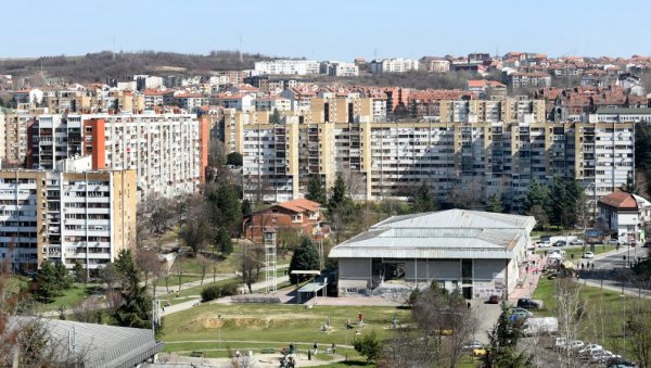 НА КАРАБУРМИ КАМЕН ДА ОСТАВИШ НА ТРОТОАР, НЕКО БИ ГА УКРАО: Београђанин објавио фотографију на интернету коју сви коментаришу (ФОТО)