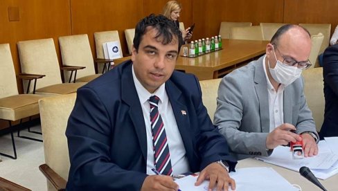 РЕКОВЦУ ДВА ПРОЈЕКТА: У плану реконструкција зграде општинске управе и асфалтирање пута РЕКОВЦУ ДВА ПРОЈЕКТА: У плану реконструкција зграде општинске управе и асфалтирање пута