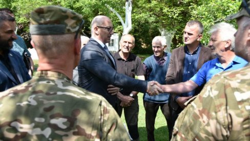 ISPUNJENO OBEĆANJE: Goran Rakić položio kamen temeljac za novi dom porodice Perić ISPUNJENO OBEĆANJE: Goran Rakić položio kamen temeljac za novi dom porodice Perić