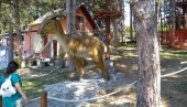 DINOSAURUS ČEKA MALIŠANE: Ponovo radi Avantura park