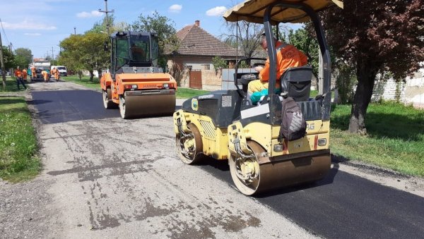 НОВИ КОЛОВОЗИ У 25 УЛИЦА Власт у Србобрану на 10 година склапа партнерство којим ће обновити путеве у општини