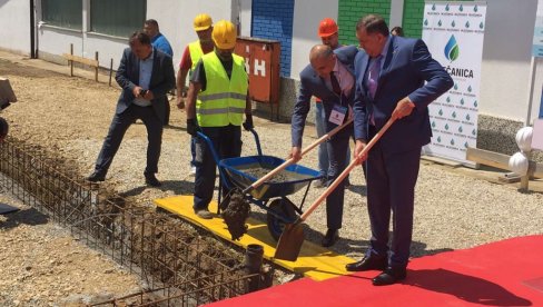 MLJEČANICA OD 32 MILIONA MARAKA: Počinje realizacija kapitalne investicije Vlade RS kod Kozarske Dubice (FOTO) MLJEČANICA OD 32 MILIONA MARAKA: Počinje realizacija kapitalne investicije Vlade RS kod Kozarske Dubice (FOTO)