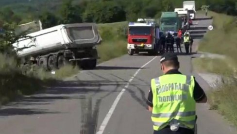 ČETVORO DECE JOŠ NE ZNA DA IM JE MAJKA NASTRADALA: Nakon stravične saobraćajne nesreće kod Tekeriša četiri porodice zavijene u crno