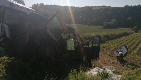 SUPRUGA POGINULOG VOZAČA KOMBIJA U STABILNOM STANJU: NJen rođak potvrdio dobru vest, prebačena u Beograd na lečenje