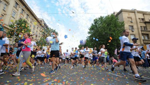 POČEO 34. BEOGRADSKI MARATON: Na trci ove godine učestvuje oko 5.000 ljudi! (FOTO/VIDEO)