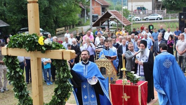 РОД СЕ СЕЋА ЛЕЛИЋКОГ СВЕЦА: Освештана земља за изградњу храма у Малешевцима