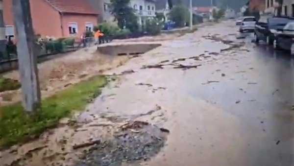 ОВАКО НЕШТО НЕ ПАМТИМО! Људи из центра Пожеге у шоку после невремена (ВИДЕО)