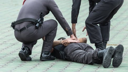 STRELJAJU AMERIČKOG KOŠARKAŠA?! Uhapšen jer je imao bombone zbog kojih mu odmah sledi smrtna kazna? Ovako se brani da bi ostao živ!