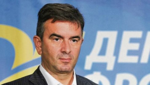 KRIVOKAPIĆ NE REGISTRUJE DA MU JE NAJVEĆI SPORTISTA PLANETE U ZEMLJI Medojević: Da sam premijer, odmah bih Novaku dao državljanstvo