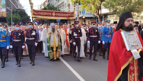 СРПСКИ НАРОД ЗНА КО СУ МУ ПРЕЦИ И СВЕТИТЕЉИ Патријарх Порфирије: Не пристајемо на тврдње да нисмо човекољубиви!