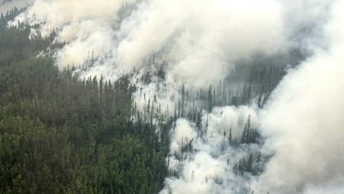 VATRA ZAHVATILA I RUSIJU: Sada besni čak 267 požara, dok je 47 ugašeno