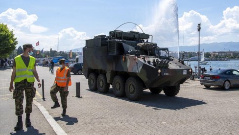 ŽENEVA POD OPSADOM ZBOG SASTANKA PUTINA I BAJDENA: Oklopna vozila na ulicama, kilometri bodljikave žice i haos u vili (FOTO/VIDEO)