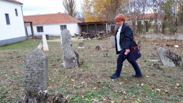 ВОДИЧ ДО ХУМКИ СРПСКИХ РАТНИКА: Вишегодишње истраживање Љиљане Танасијевић преточено у књигу Чувари историје, од Кајмакчалана до Битоља