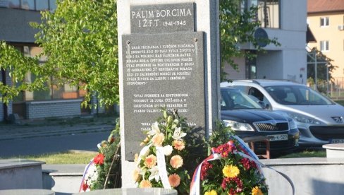 VENCI UZ ZNAK ZAHVALNOSTI: Počast žrtvama fašističkog terora u Ugljeviku (FOTO) VENCI UZ ZNAK ZAHVALNOSTI: Počast žrtvama fašističkog terora u Ugljeviku (FOTO)