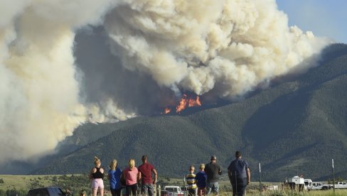 BORBA SA VATRENOM STIHIJOM U SAD: Više od 85 požara gori širom zemlje