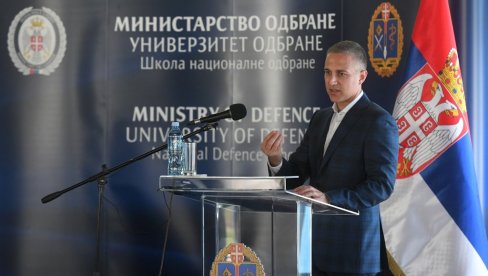STEFANOVIĆ ODRŽAO PREDAVANJE: Već danas moramo razmišljati šta su bojna polja sutrašnjice STEFANOVIĆ ODRŽAO PREDAVANJE: Već danas moramo razmišljati šta su bojna polja sutrašnjice