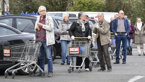 PALA KUPOVNA MOĆ? Nemci prikočili sa trošenjem novca, maloprodaja manja 5,1 posto u julu