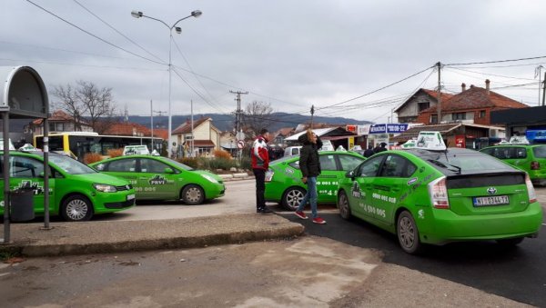 ТАКСИСТИ (НИ)СУ ГРАДСКИ ПРЕВОЗ: Још важи Уредба о минималним ценама из 2019.