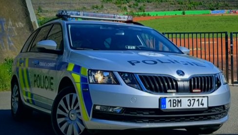 ČEŠKA INTERVENTNA POLICIJA ZALUTALA TOKOM TAKTIČKE VEŽBE: Umesto u napuštenu zgradu upali u školu punu dece ČEŠKA INTERVENTNA POLICIJA ZALUTALA TOKOM TAKTIČKE VEŽBE: Umesto u napuštenu zgradu upali u školu punu dece