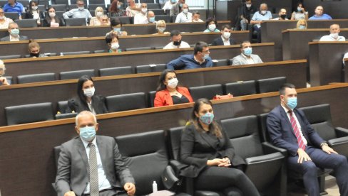 ЗАНИМЉИВ ДНЕВНИ РЕД СЕДНИЦЕ СКУПШТИНЕ ГРАДА КРАЉЕВА: Нови размештај директора ЗАНИМЉИВ ДНЕВНИ РЕД СЕДНИЦЕ СКУПШТИНЕ ГРАДА КРАЉЕВА: Нови размештај директора