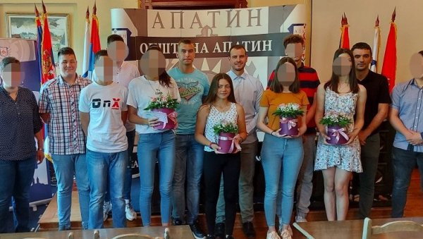 ПОДРШКА ЗА ДЕВЕТ ТАЛЕНАТА: Општина Апатин стипендира најбоље спортисте