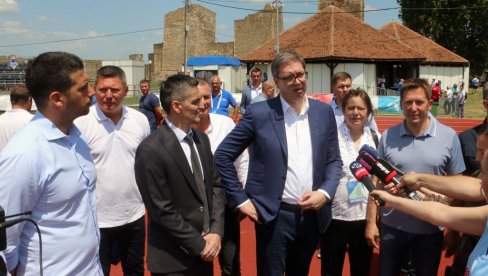 PREDSEDNIK VUČIĆ PROTIV SMANJENJA  BROJA UČESNIKA SUPERLIGE: Zašto gradimo stadione u Srbiji?