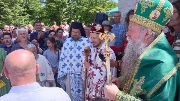 НА ВИДОВДАН ДА СЕ УЗДИГНЕМО: Митополит Јоаникије и владика Димитрије служили литургију у Лазарици на Видовом врху (ФОТО)