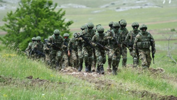 ВУЧИЋ О ВОЈСЦИ СРБИЈЕ: У сваком тренутку спремни да заштите и сачувају Србију