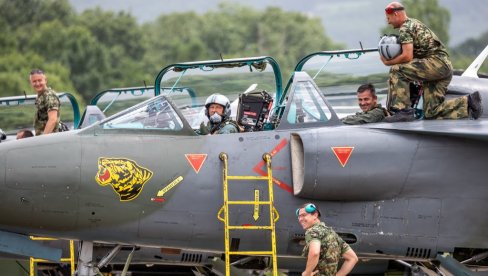 NEBESKI VITEZOVI SPREMNI ZA LET: Ratno vazduhoplovstvo čeka naređenje, moćne letelice podrška Munjevitom udaru (FOTO)