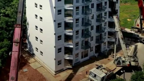 KINEZI ZA 28 SATI NAPRAVILI ZGRADU OD 10 SPRATOVA: 10 puta lakša i 100 puta otpornija na zemljotrese i tajfune (VIDEO) KINEZI ZA 28 SATI NAPRAVILI ZGRADU OD 10 SPRATOVA: 10 puta lakša i 100 puta otpornija na zemljotrese i tajfune (VIDEO)