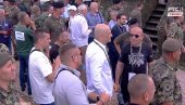 ХВАЛА ВАМ ЈУНАЦИ ЗА ВАШЕ ВЕЛИКО СРЦЕ! Дирљив моменат на Пештеру - Вучић се обратио јунацима са Кошара