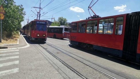 НАПАД НА ВОЗАЧА ТРАМВАЈА У БЕОГРАДУ: Застој на окретници на Трошарини