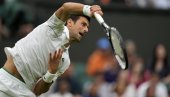 ŠTA KAŽE TRADICIJA: Novak podiže trofej posle duela sa Andersonom